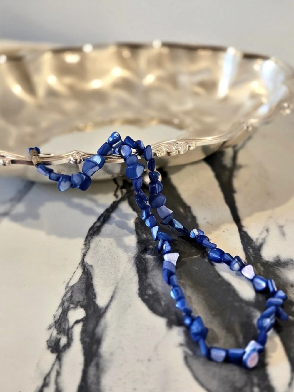 Vintage Royal Blue Shell Chip Necklace Barrel Screw Clasp 18”